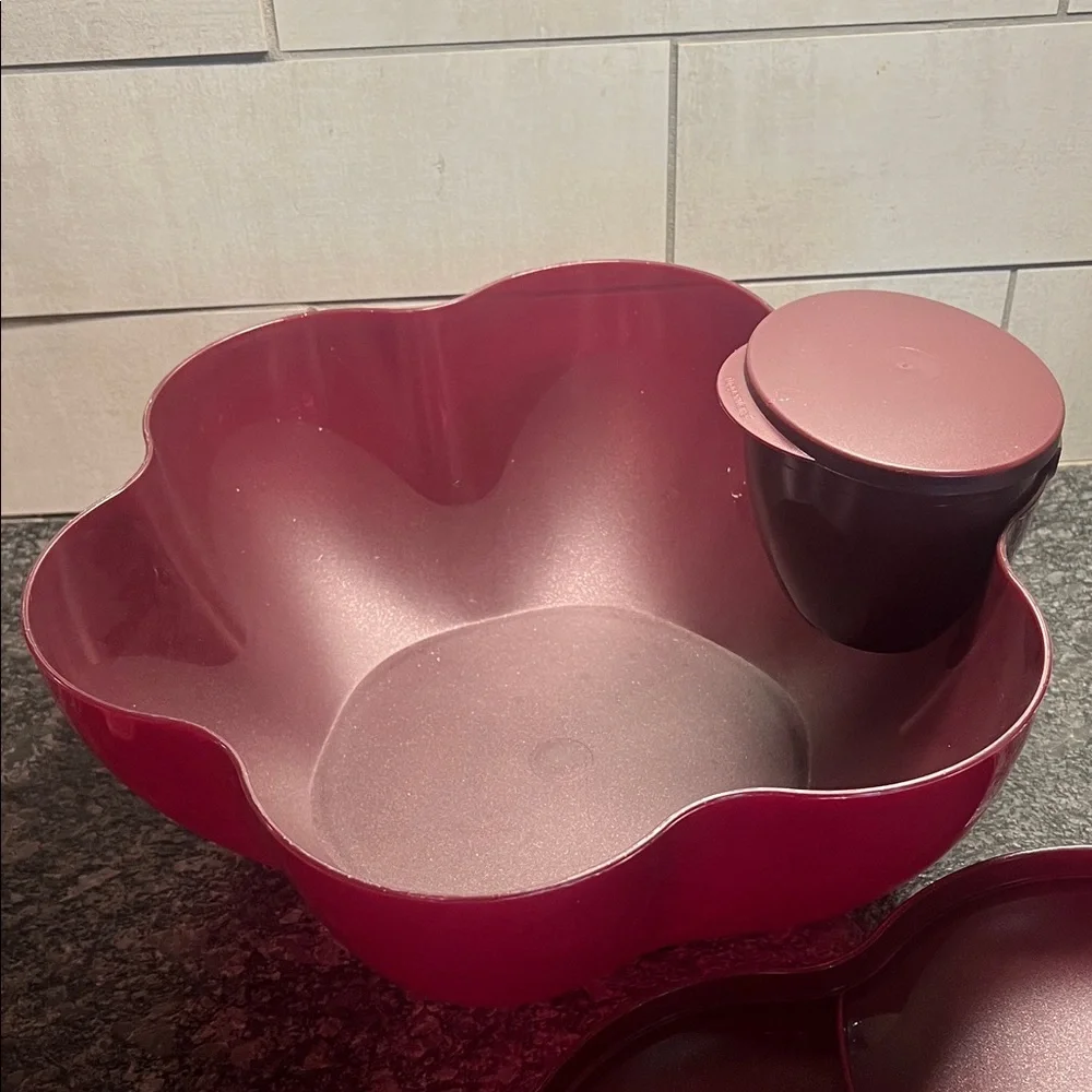 12 inch Tupperware Chip N Dip Burgandy Flower-Shaped Bowl with Lid